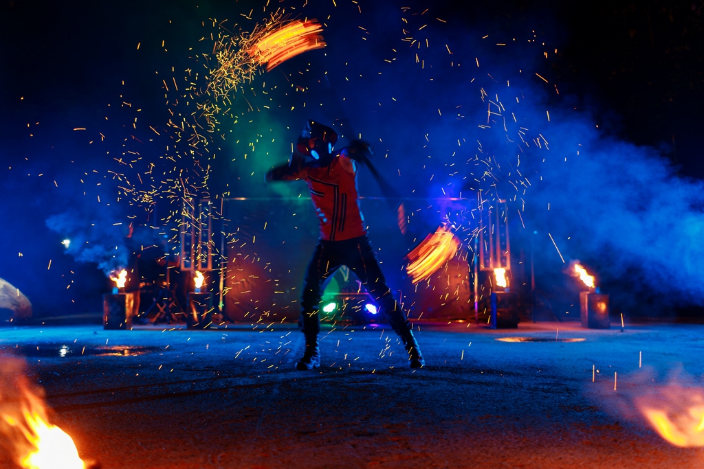 fire show dancing with flame draws a fiery figur 2023 08 17 19 08 59 utc